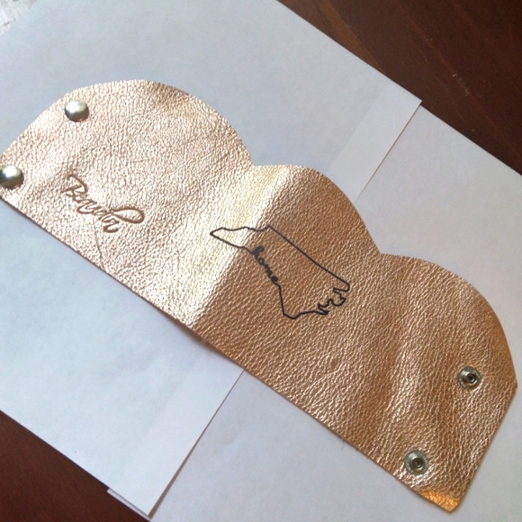 💥 CLOSET CLOSING SALE 🎉HOST PICK🎉 Genuine Leather Embroidery Glass/Cup Holder - Picture 3 of 6